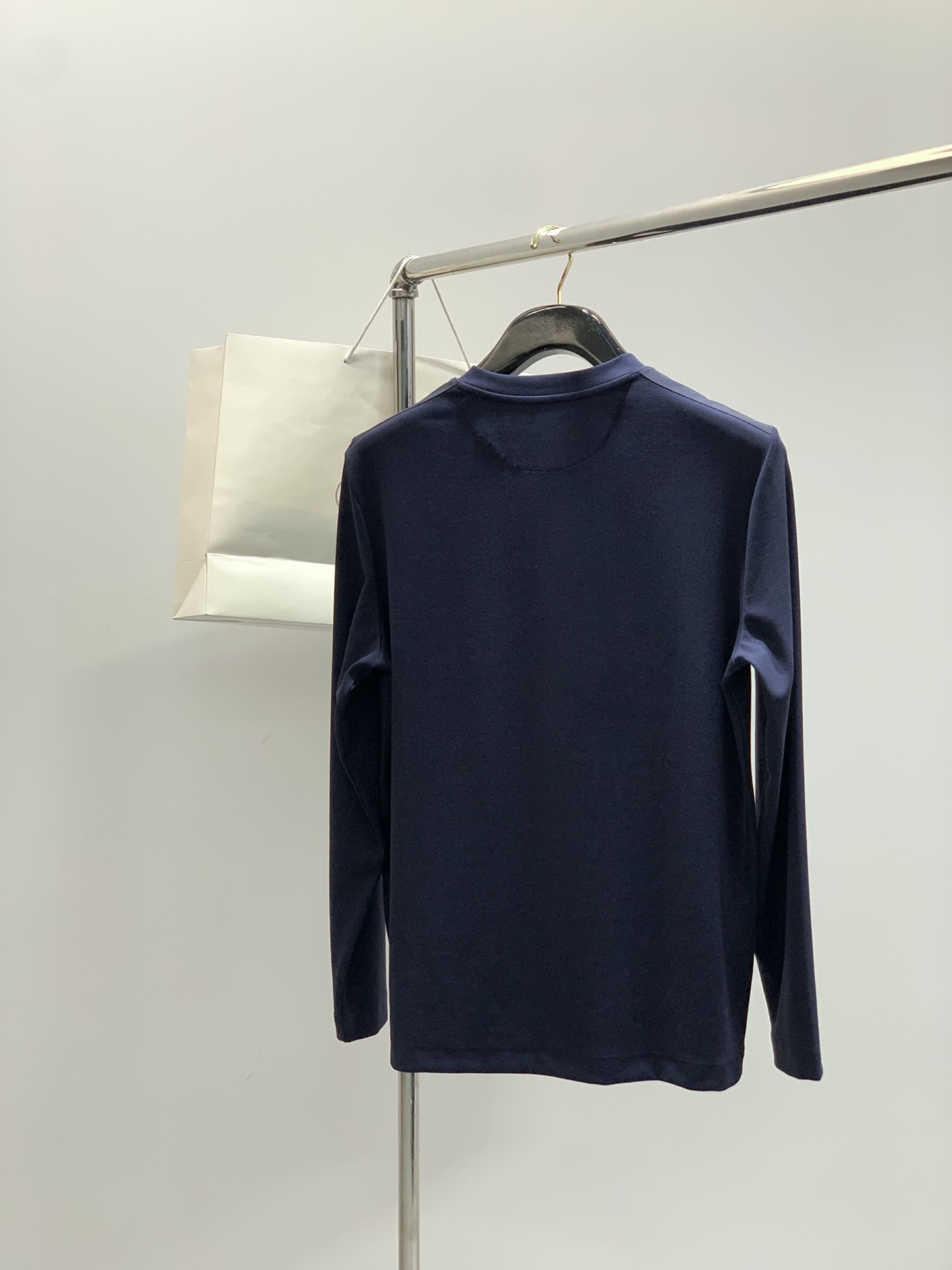 ，PRADA 普拉达，2025秋季最新品，专柜同步有售，时尚休闲圆领长袖T恤，进口原版面料，做工极为复杂