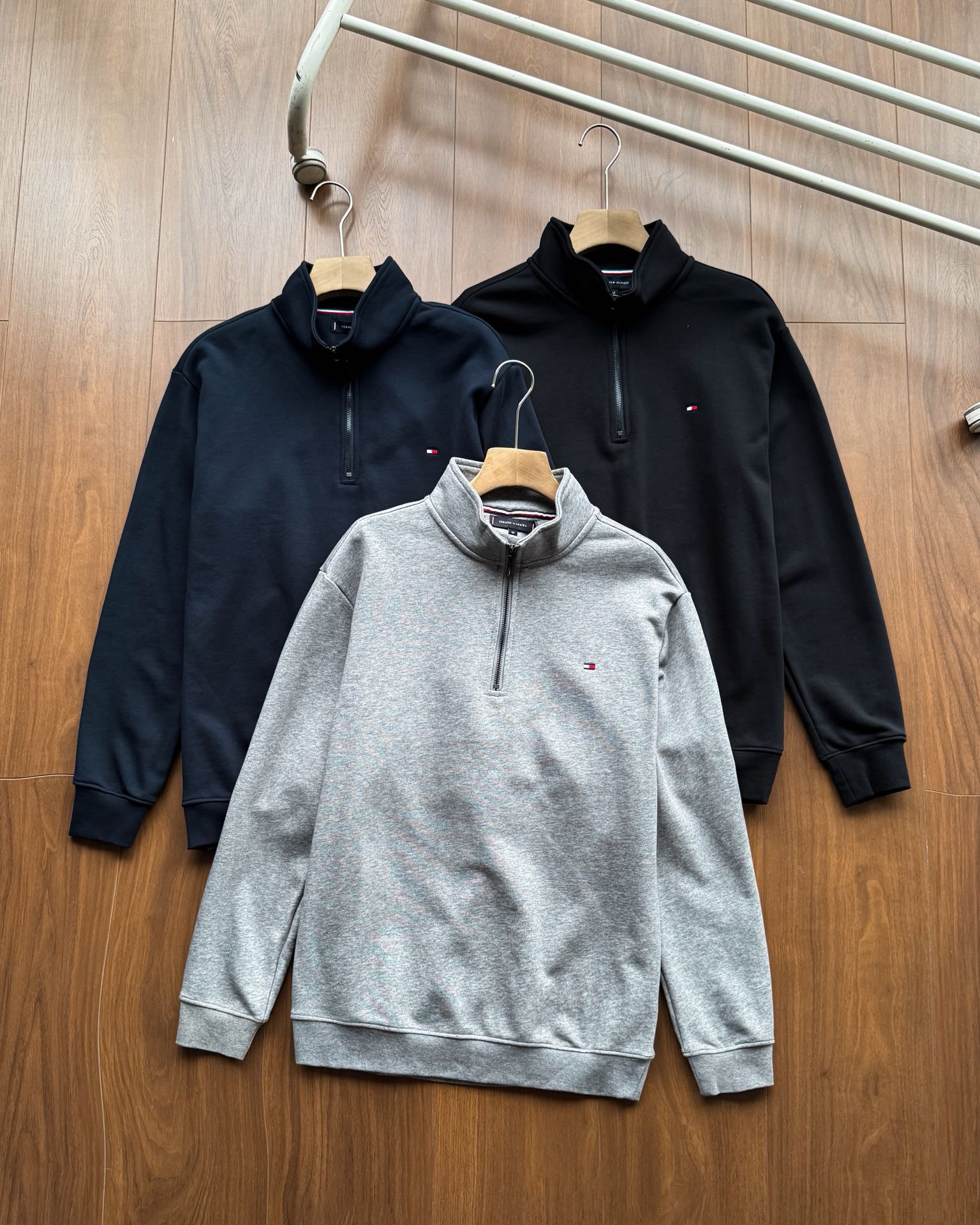 Tommy Hilfiger Men's Quarter-Zip Fleece Pullover Sweatshirt: Classic & Cozy