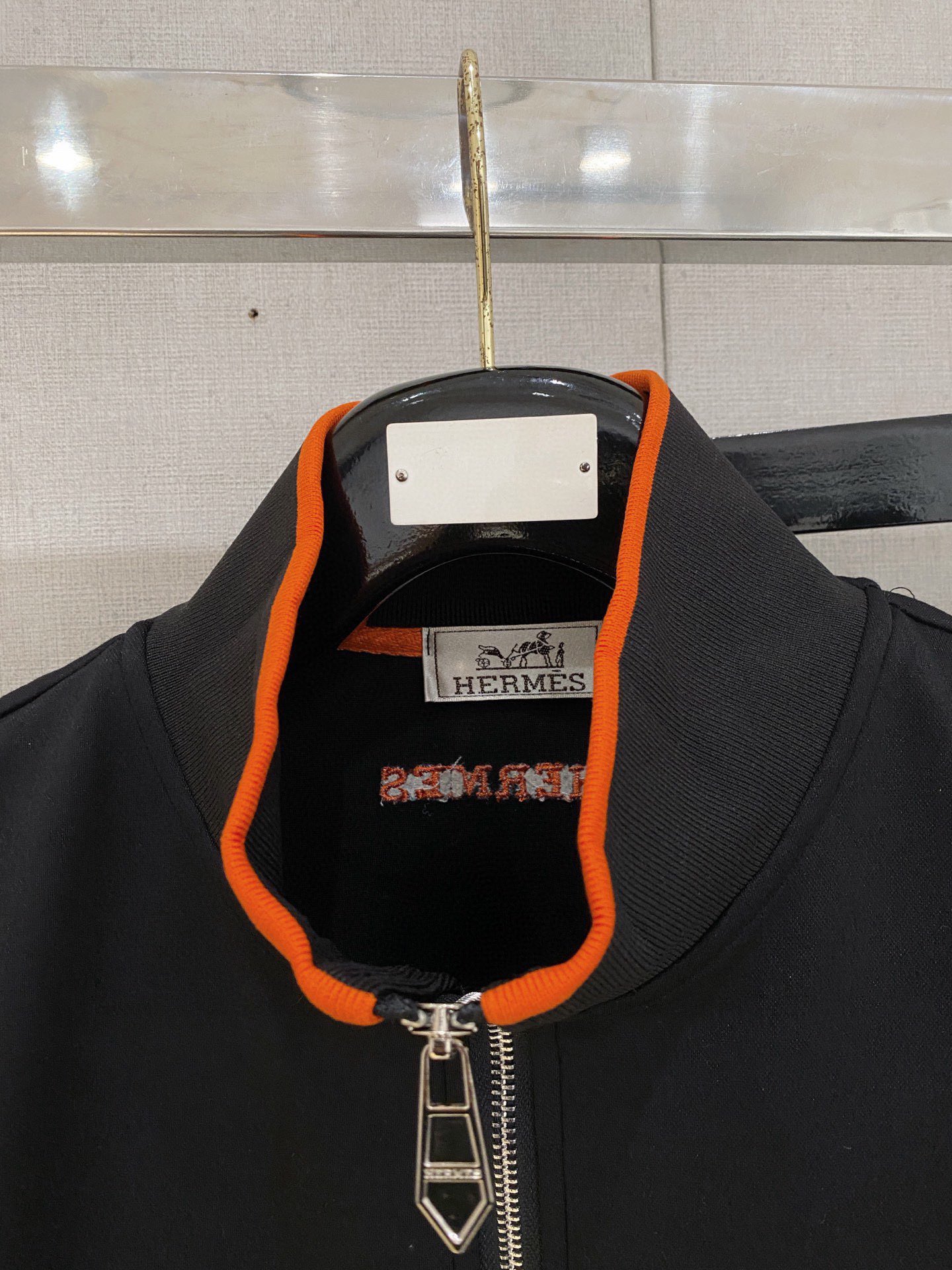 Hermès Black Zip-Up Tracksuit: Jacket and Joggers Set for Men - New 5 i1758550447 4272 3