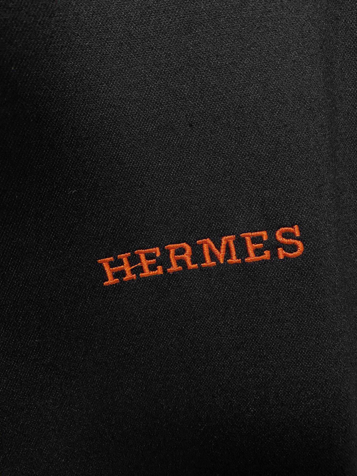 Hermès Black Zip-Up Tracksuit: Jacket and Joggers Set for Men - New 6 i1758550447 9272 4