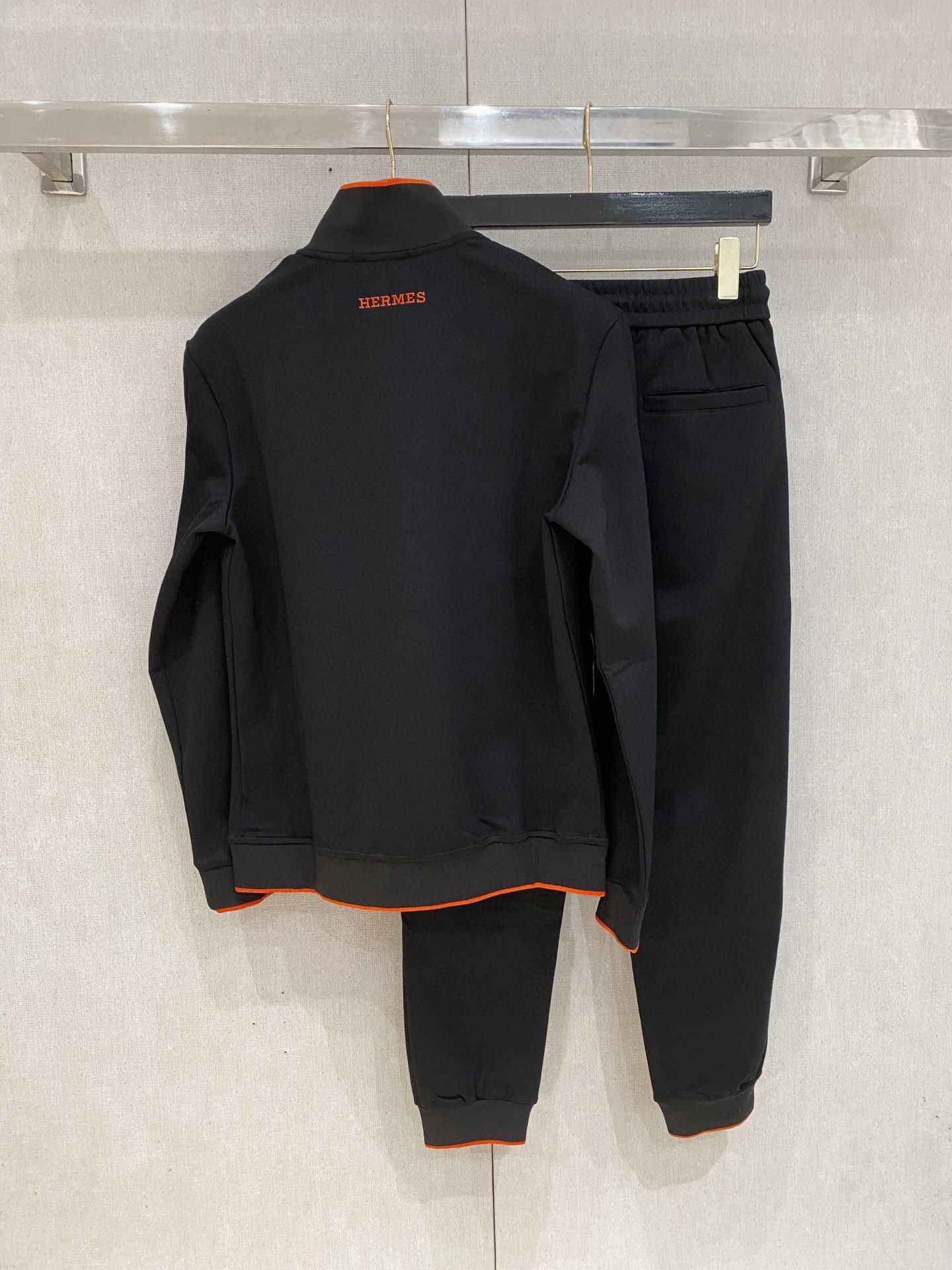 Hermès Black Zip-Up Tracksuit: Jacket and Joggers Set for Men - New 4 i1758550447 9975 2