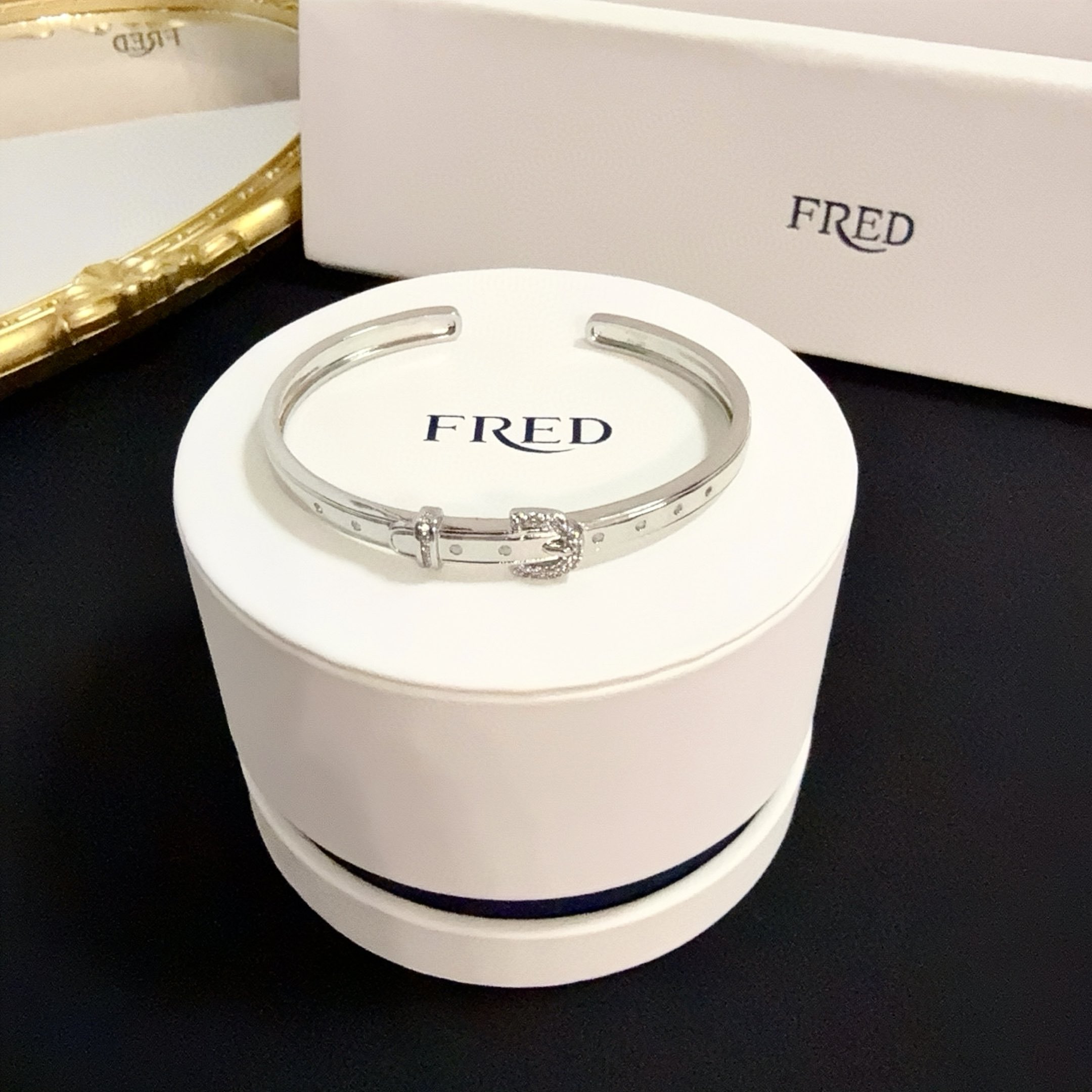 NO:516337,Popular Feredman Diamond Horseshoe Buckle Open Bangle Bracelet, classic and versatile, Internet celebrity expert, a must-have item for fashion, fashionable and exquisite, 11 pairs of customized versions, the difference is that the ordinary version on the market, thickened electroplating 18k process, the effect is very versatile!  !  , jewelry quality, bracelet19860909火爆 费雷德满钻马蹄扣开口手镯手绳,经典百搭,网红达人 时尚一族备必单品,时尚精致,11对版定制,区别在于市面上普通版本,加厚电镀18k工艺,上手效果非常百搭！！,饰品精品,bracelet,Jewelry