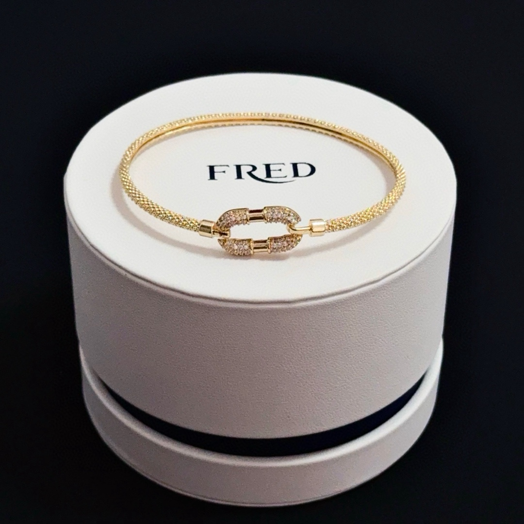 NO:516297,Popular Feredman Diamond Horseshoe Buckler Bracelet, classic and versatile, Internet celebrity expert, a must-have item for fashion, fashionable and exquisite, 11 pairs of customized versions, the difference is that the ordinary version on the market, thickened electroplating 18k process, the effect is very versatile!  !  , jewelry quality, bracelet19860909火爆 费雷德满钻马蹄扣手镯,经典百搭,网红达人 时尚一族备必单品,时尚精致,11对版定制,区别在于市面上普通版本,加厚电镀18k工艺,上手效果非常百搭！！,饰品精品,bracelet,Jewelry