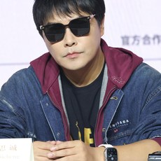 。Balenciaga 刺绣牛仔兜帽外套定制雾蓝锁纹纯棉牛仔料 以及赤焰磨绒卫衣料 质感卓越 温润如棉 。Balenciaga 刺绣牛仔兜帽外套定制雾蓝锁纹纯棉牛仔料 以及赤焰磨绒卫衣料 质感卓越 温润如棉