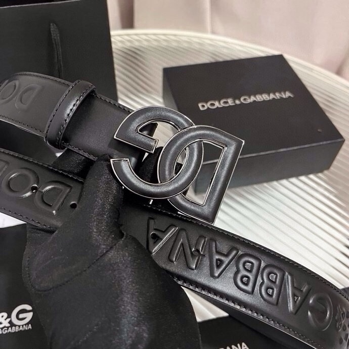 Dolce&Gabbana 全新浮雕小牛皮腰带，满载干练态度，尽显巧思 ，宽度.40mm