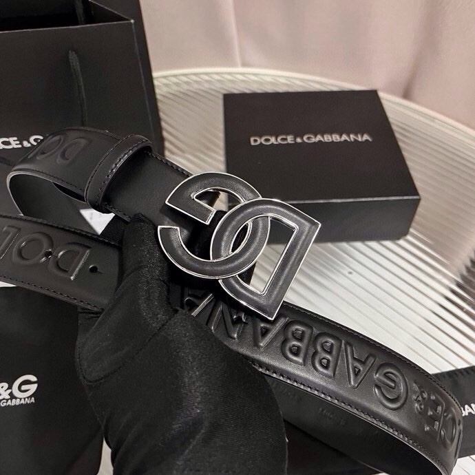 Dolce&Gabbana 全新浮雕小牛皮腰带，满载干练态度，尽显巧思 ，宽度.40mm