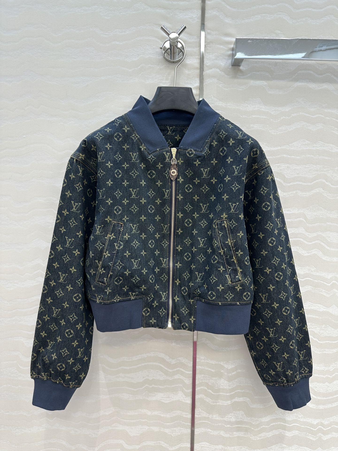 独家首发❤️ 爆单推荐，L25s春夏新品Romantique系列，MONOGRAM激光印花logo牛仔外