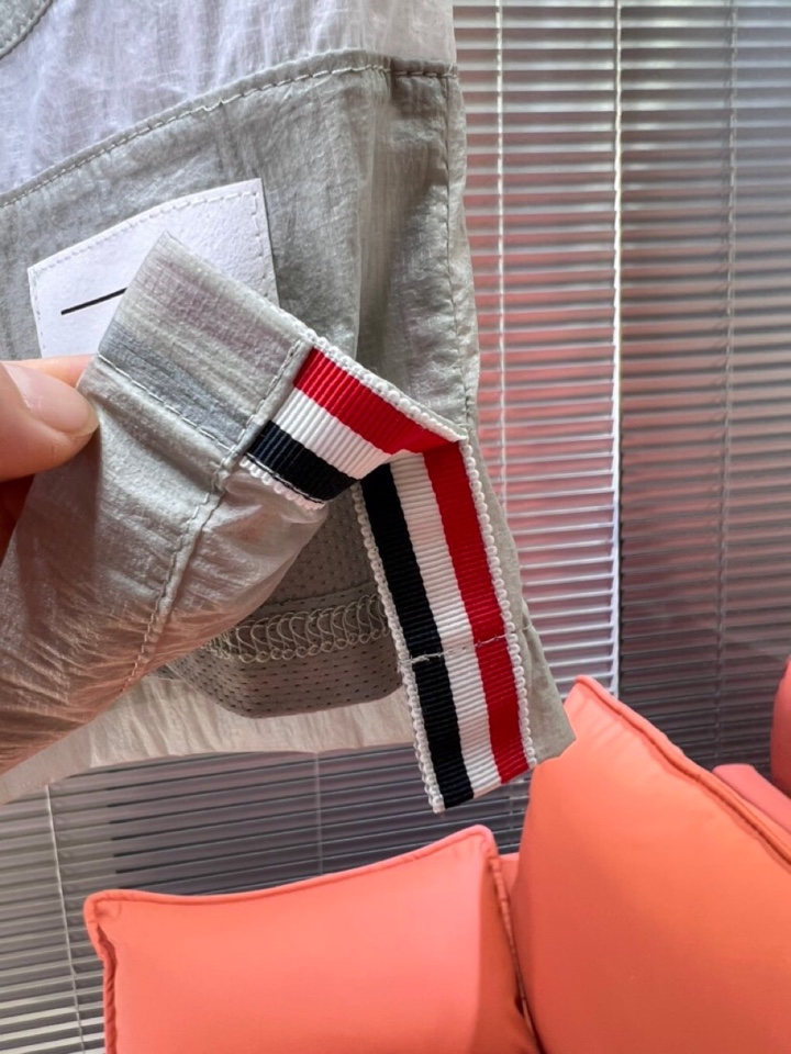 Burberry 巴宝莉2025春夏新款男士薄款短裤，舒适透气内衬，独特订制防晒科技面料，结合凉感涂层体