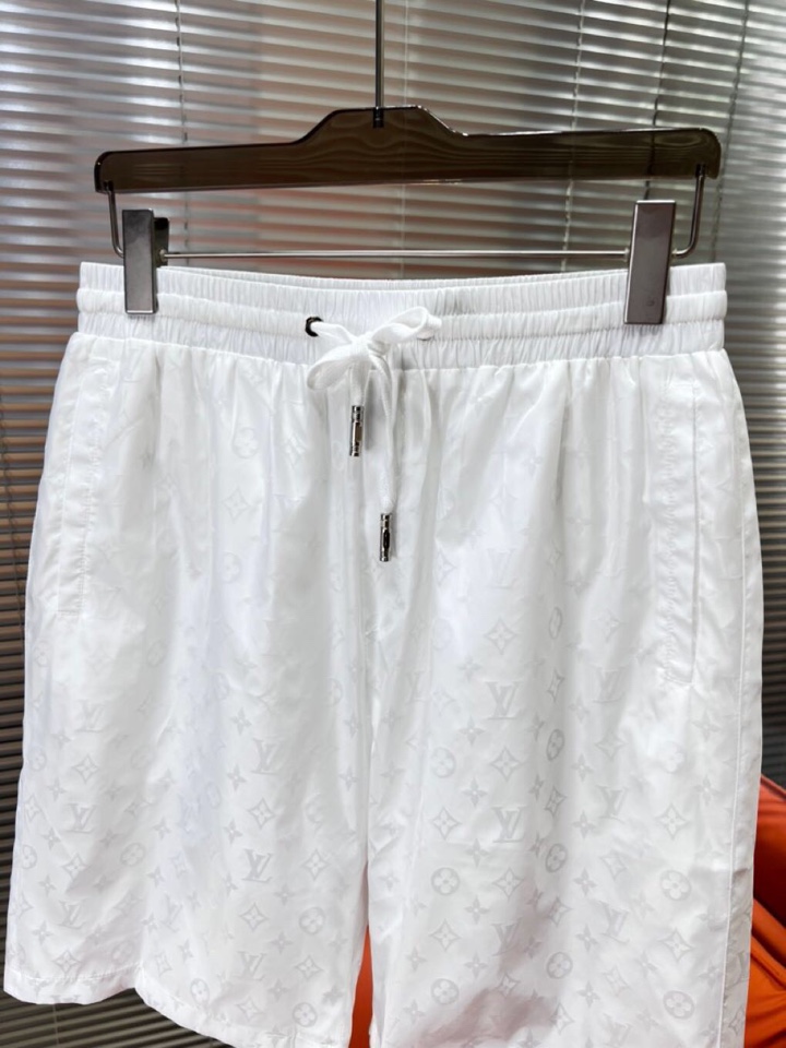 Louis Vuitton 路易威登 LV 驴牌新款男士数码印花短裤，考究的剪裁是品牌工坊精湛工艺的精髓