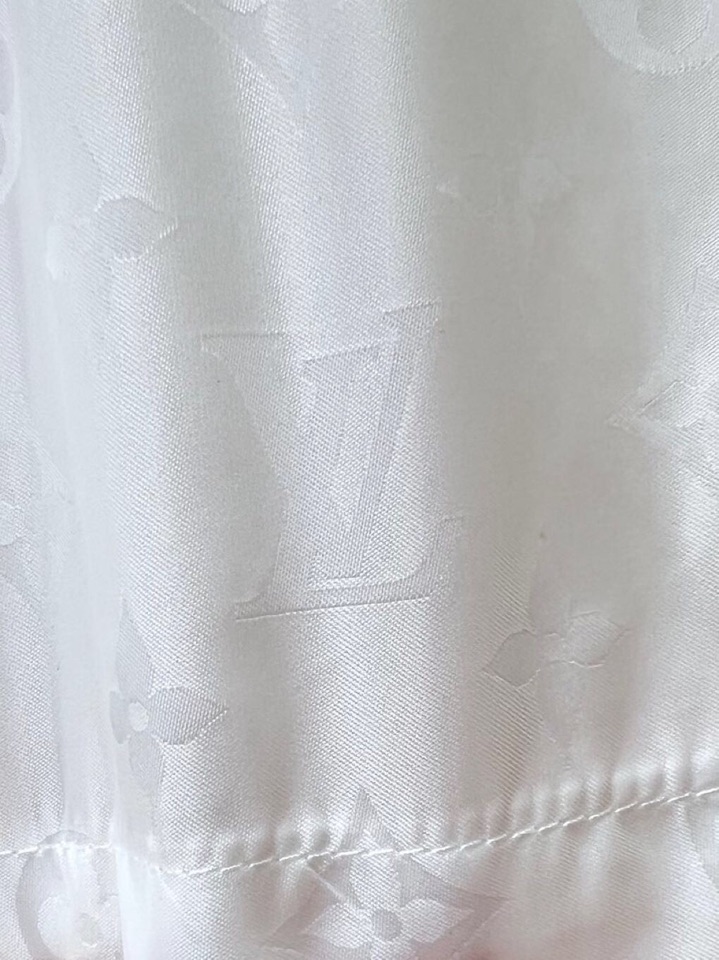 Louis Vuitton 路易威登 LV 驴牌新款男士数码印花短裤，考究的剪裁是品牌工坊精湛工艺的精髓