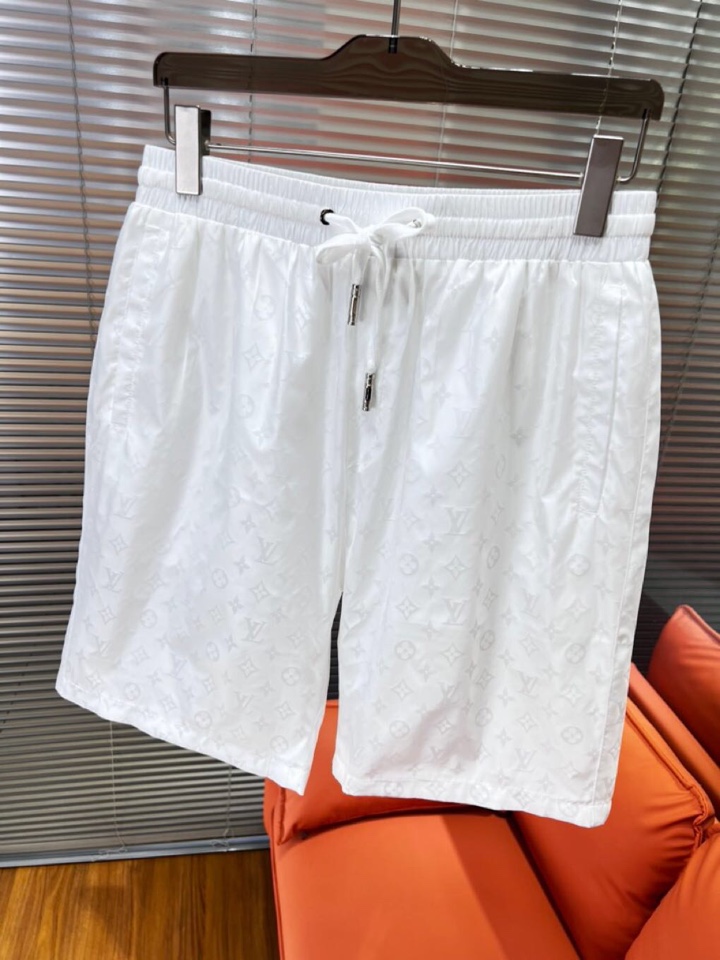 Louis Vuitton 路易威登 LV 驴牌新款男士数码印花短裤，考究的剪裁是品牌工坊精湛工艺的精髓