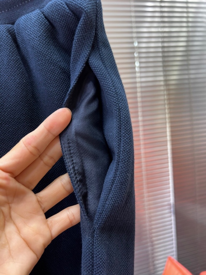 THOM BROWNE 汤姆布朗 TB2025夏季最新品，时尚休闲色织四道杠短裤，采用进口珠地棉原版面料