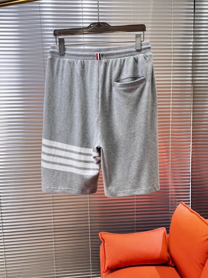 THOM BROWNE 汤姆布朗 TB2025夏季最新品，时尚休闲色织四道杠短裤，采用进口珠地棉原版面料