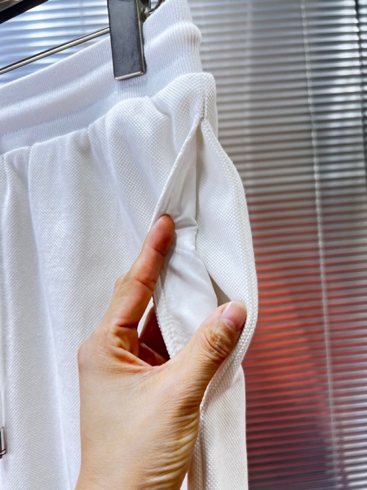 THOM BROWNE 汤姆布朗 TB2025夏季最新品，时尚休闲色织四道杠短裤，采用进口珠地棉原版面料