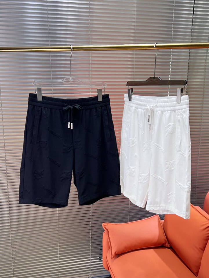 Burberry 巴宝莉满印提花短裤，采用80支双股100%精梳长绒棉，双龙头大提花机，非常非常立体的提