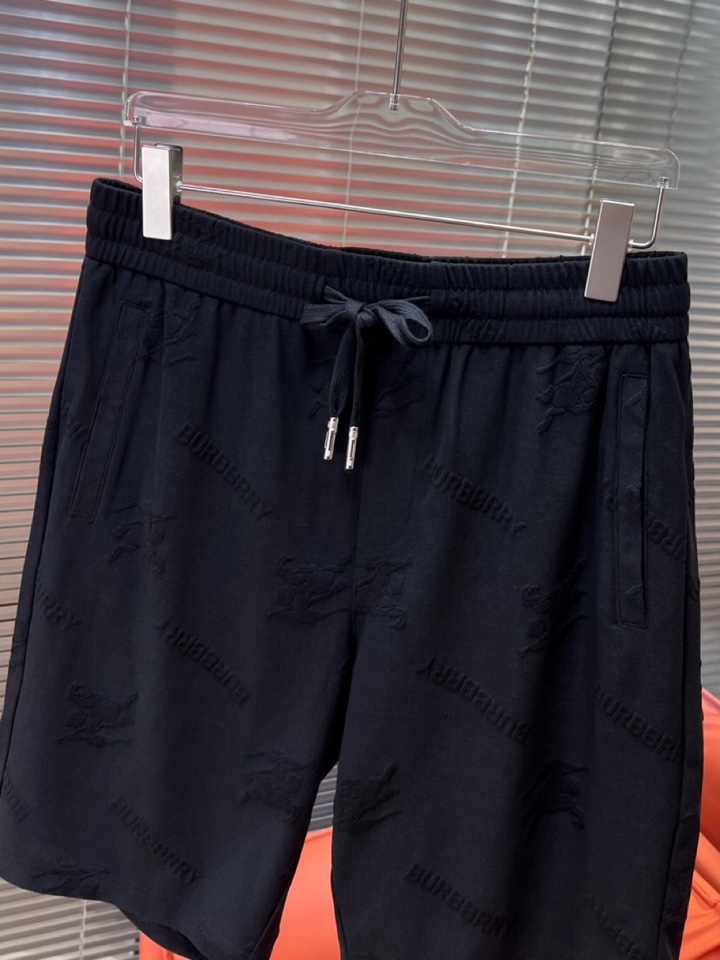 Burberry 巴宝莉满印提花短裤，采用80支双股100%精梳长绒棉，双龙头大提花机，非常非常立体的提
