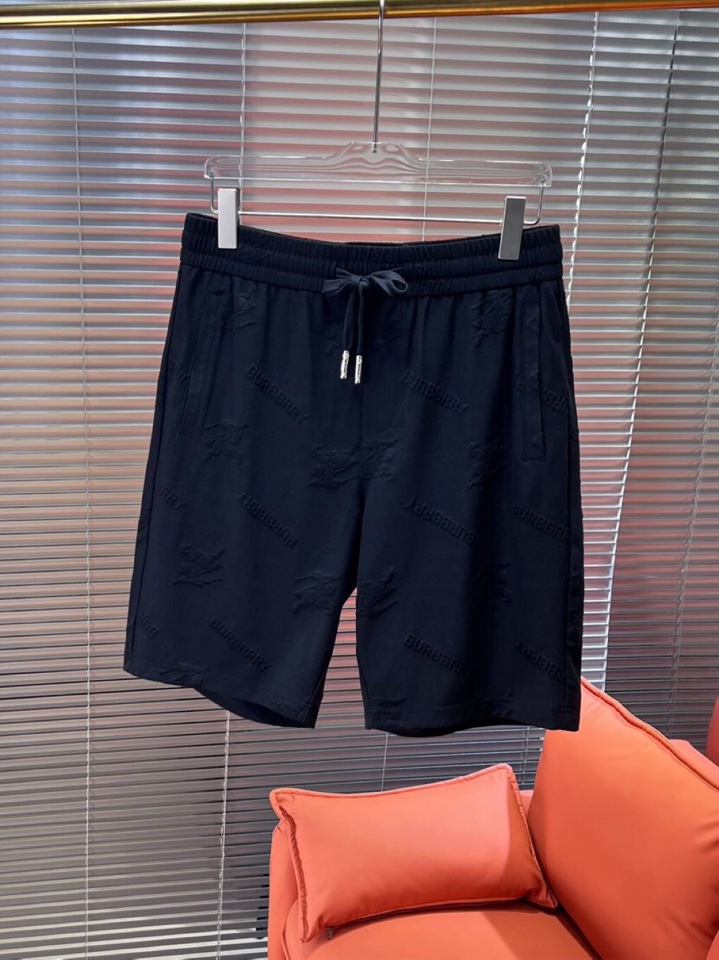 Burberry 巴宝莉满印提花短裤，采用80支双股100%精梳长绒棉，双龙头大提花机，非常非常立体的提