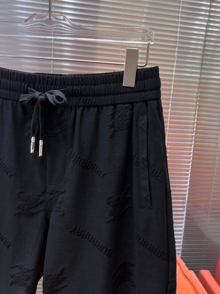 Burberry 巴宝莉满印提花短裤，采用80支双股100%精梳长绒棉，双龙头大提花机，非常非常立体的提