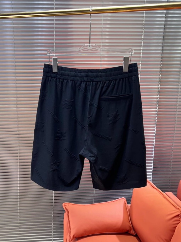 Burberry 巴宝莉满印提花短裤，采用80支双股100%精梳长绒棉，双龙头大提花机，非常非常立体的提