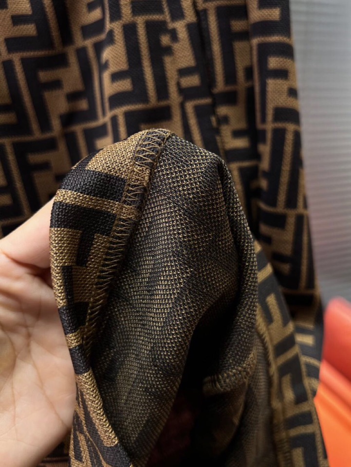 FENDI 芬迪新款满印提花短裤，采用80支双股100%长绒棉棉质面料，非常立体的提花结构，制作时间非常