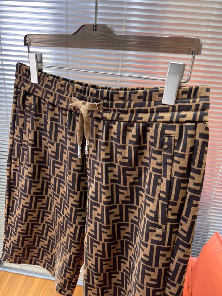 FENDI 芬迪新款满印提花短裤，采用80支双股100%长绒棉棉质面料，非常立体的提花结构，制作时间非常