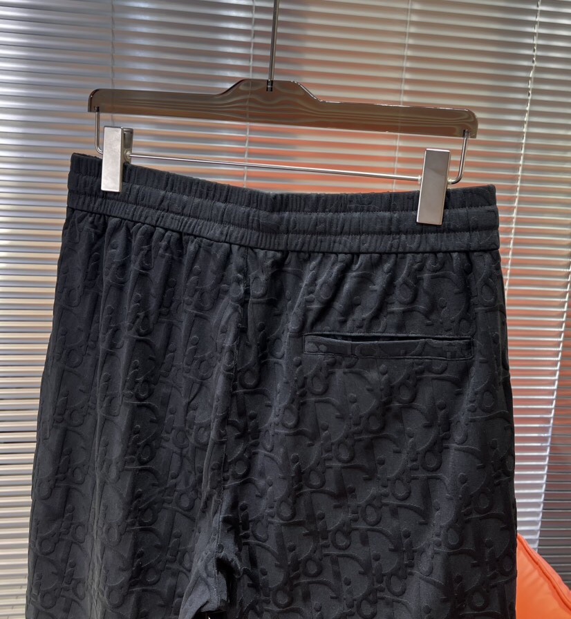 Dior 迪奥满印提花短裤，采用80支双股100%精梳长绒棉，双龙头大提花机，非常非常立体的提花结构，制