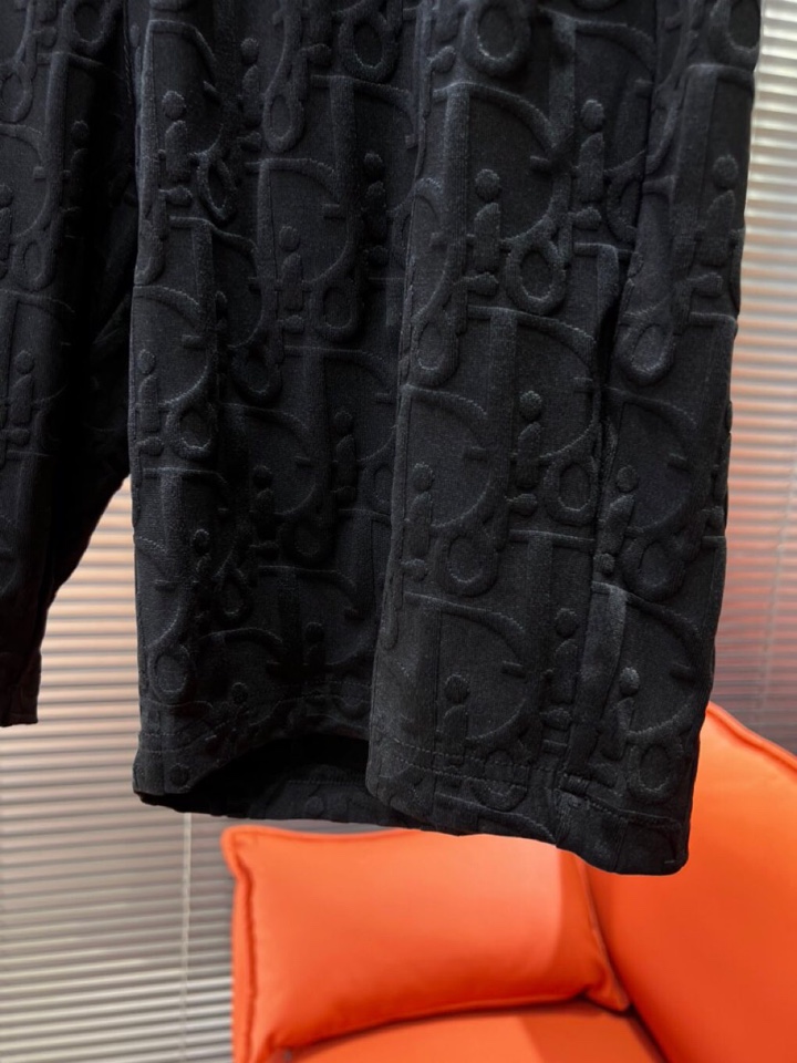 Dior 迪奥满印提花短裤，采用80支双股100%精梳长绒棉，双龙头大提花机，非常非常立体的提花结构，制