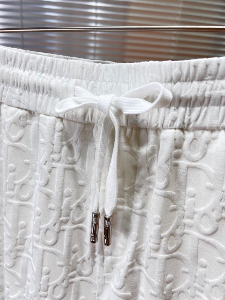 Dior 迪奥满印提花短裤，采用80支双股100%精梳长绒棉，双龙头大提花机，非常非常立体的提花结构，制