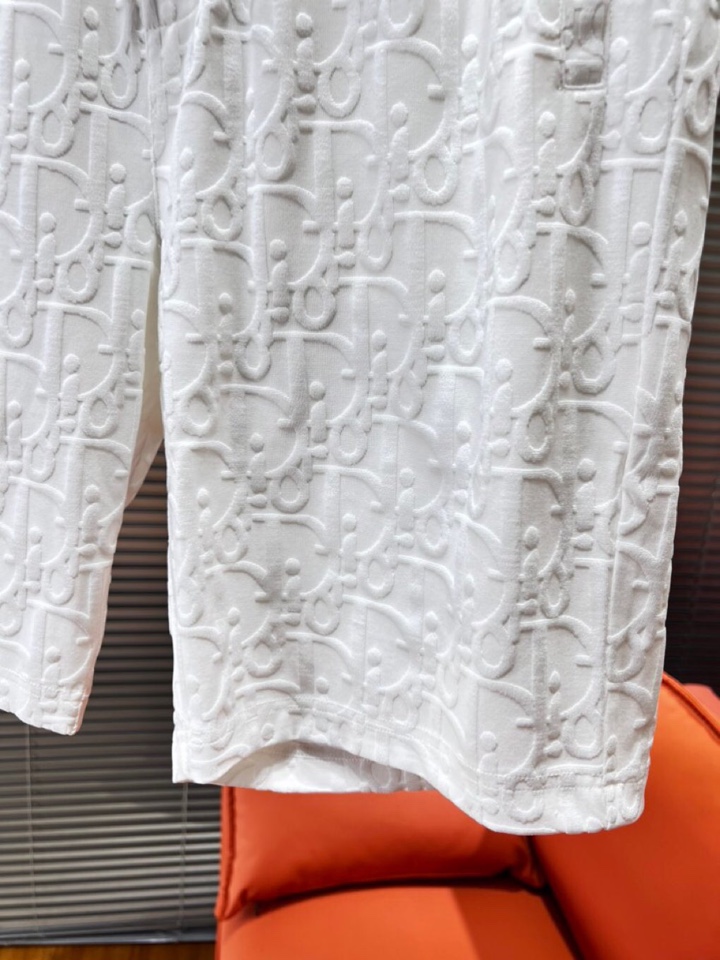 Dior 迪奥满印提花短裤，采用80支双股100%精梳长绒棉，双龙头大提花机，非常非常立体的提花结构，制