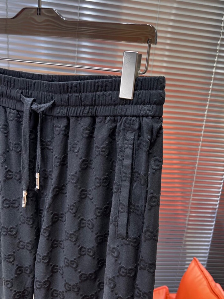 Gucci 古奇满印提花短裤，采用80支双股100%精梳长绒棉，双龙头大提花机，非常非常立体的提花结构，