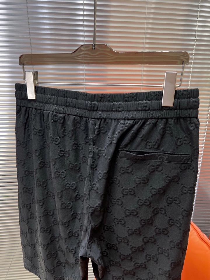 Gucci 古奇满印提花短裤，采用80支双股100%精梳长绒棉，双龙头大提花机，非常非常立体的提花结构，