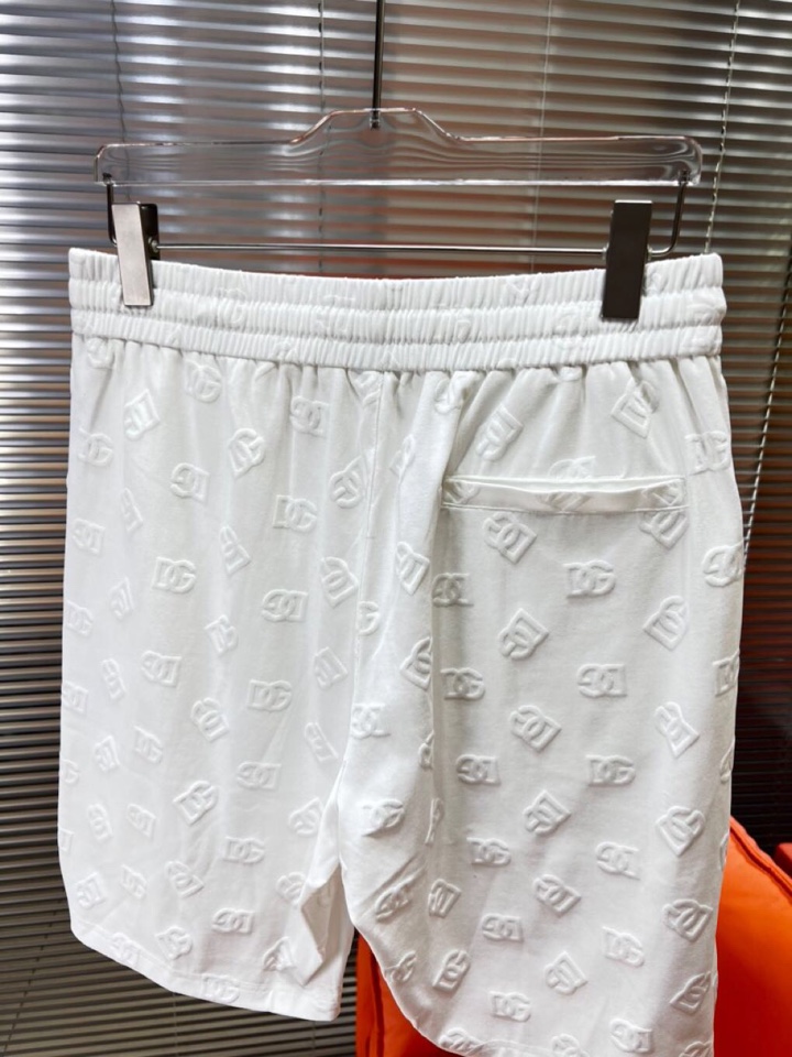 Dolce & Gabbana 杜嘉班纳满印提花短裤，采用80支双股100%精梳长绒棉，双龙头大提花机，