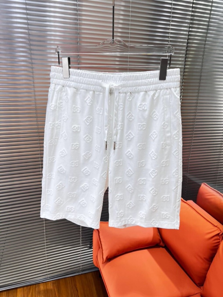 Dolce & Gabbana 杜嘉班纳满印提花短裤，采用80支双股100%精梳长绒棉，双龙头大提花机，