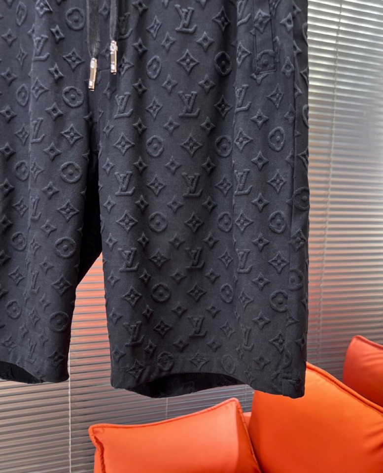 Louis Vuitton 路易威登 LV 驴牌满印提花短裤，采用80支双股100%精梳长绒棉，双龙头大