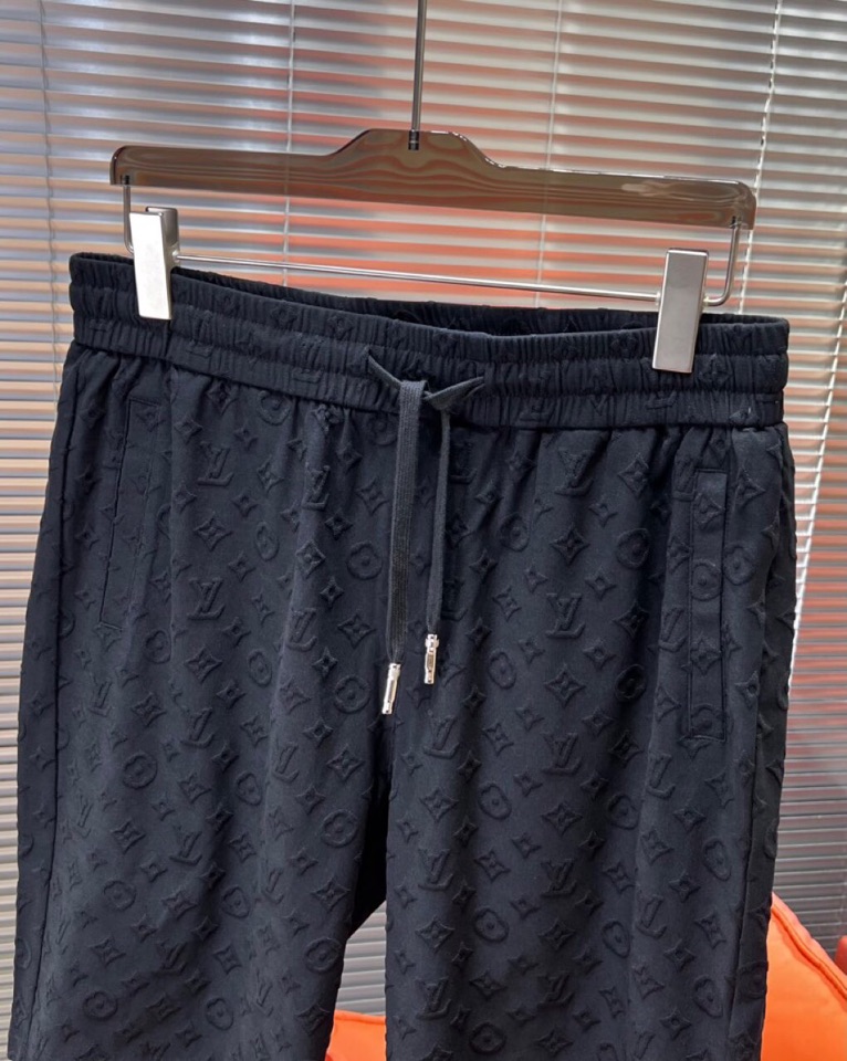 Louis Vuitton 路易威登 LV 驴牌满印提花短裤，采用80支双股100%精梳长绒棉，双龙头大