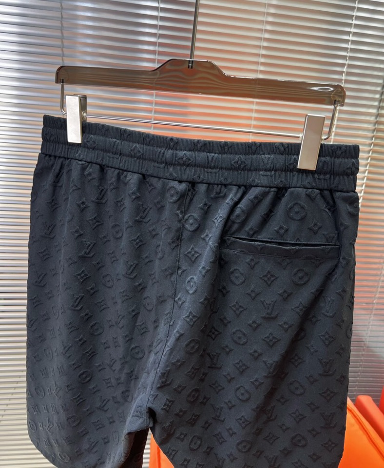 Louis Vuitton 路易威登 LV 驴牌满印提花短裤，采用80支双股100%精梳长绒棉，双龙头大
