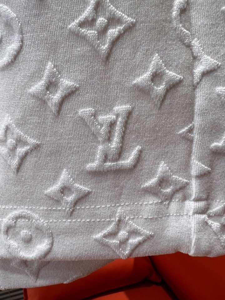 Louis Vuitton 路易威登 LV 驴牌满印提花短裤，采用80支双股100%精梳长绒棉，双龙头大