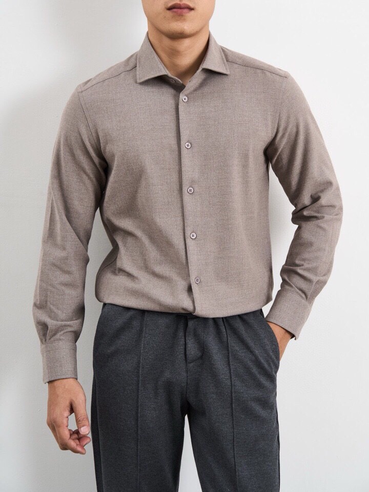 Loro Piana 诺悠翩雅lP🆕 秋冬系列长袖衬衫，260克重仿羊绒斜纹面料。采用聚酯纤维经特殊加工