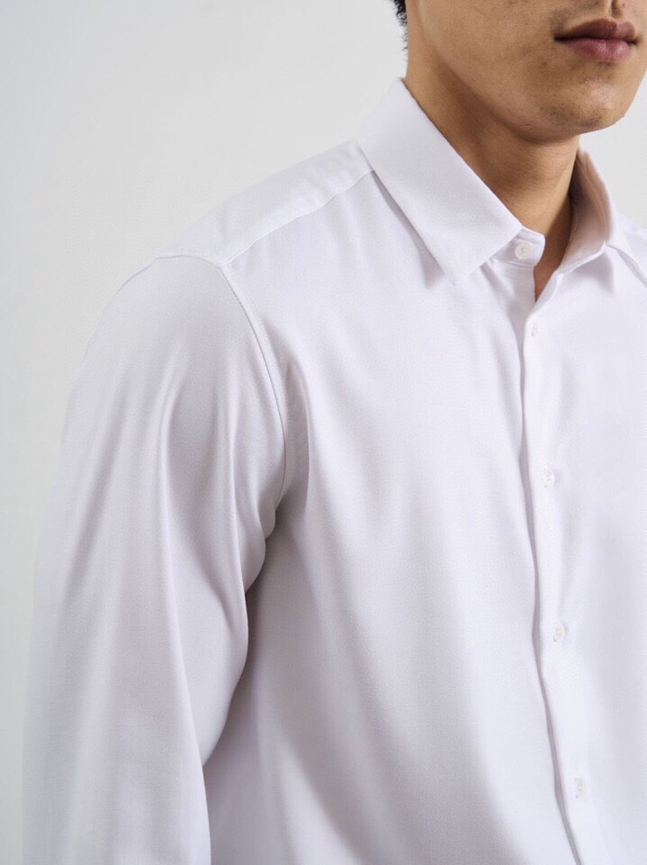 Ermenegildo Zegna 杰尼亚2025秋冬长袖衬衫，185克重莫代尔羊毛混纺面料。4种材质混