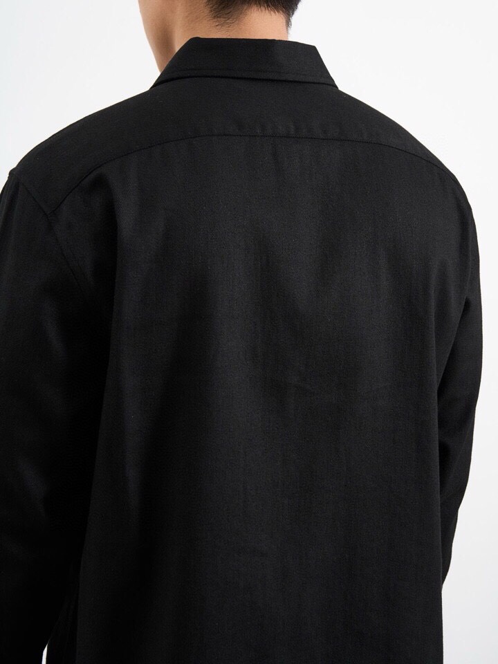 Loro Piana 诺悠翩雅lP🆕 秋冬慵懒老钱风格调同款系列长袖衬衫，220克重，麻棉斜纹材质。长绒