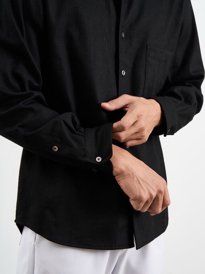 Loro Piana 诺悠翩雅lP🆕 秋冬慵懒老钱风格调同款系列长袖衬衫，220克重，麻棉斜纹材质。长绒