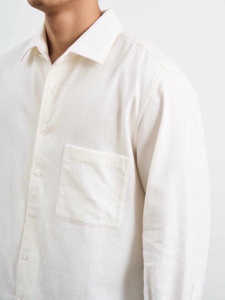 Loro Piana 诺悠翩雅lP🆕 秋冬慵懒老钱风格调同款系列长袖衬衫，220克重，麻棉斜纹材质。长绒