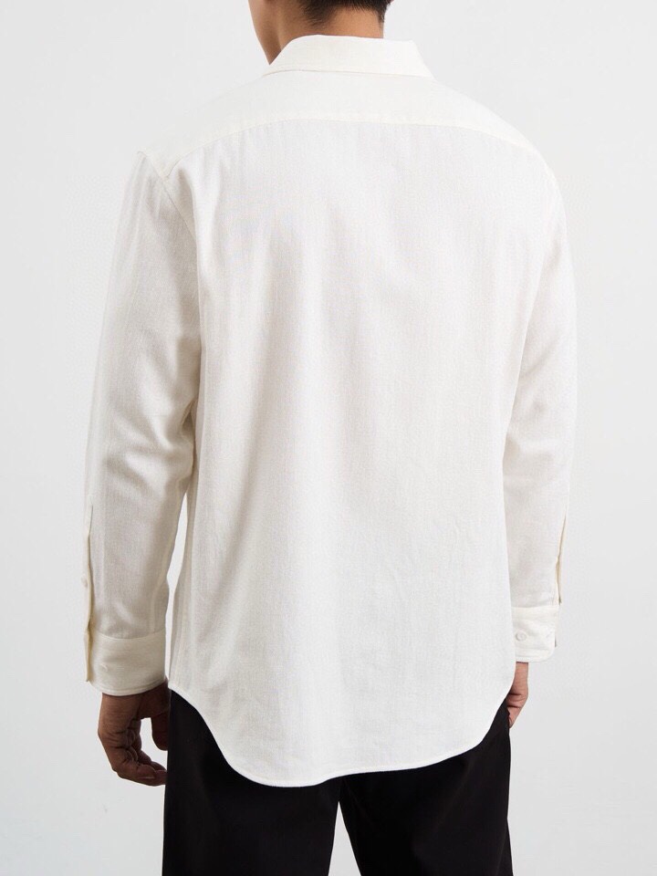 Loro Piana 诺悠翩雅lP🆕 秋冬慵懒老钱风格调同款系列长袖衬衫，220克重，麻棉斜纹材质。长绒