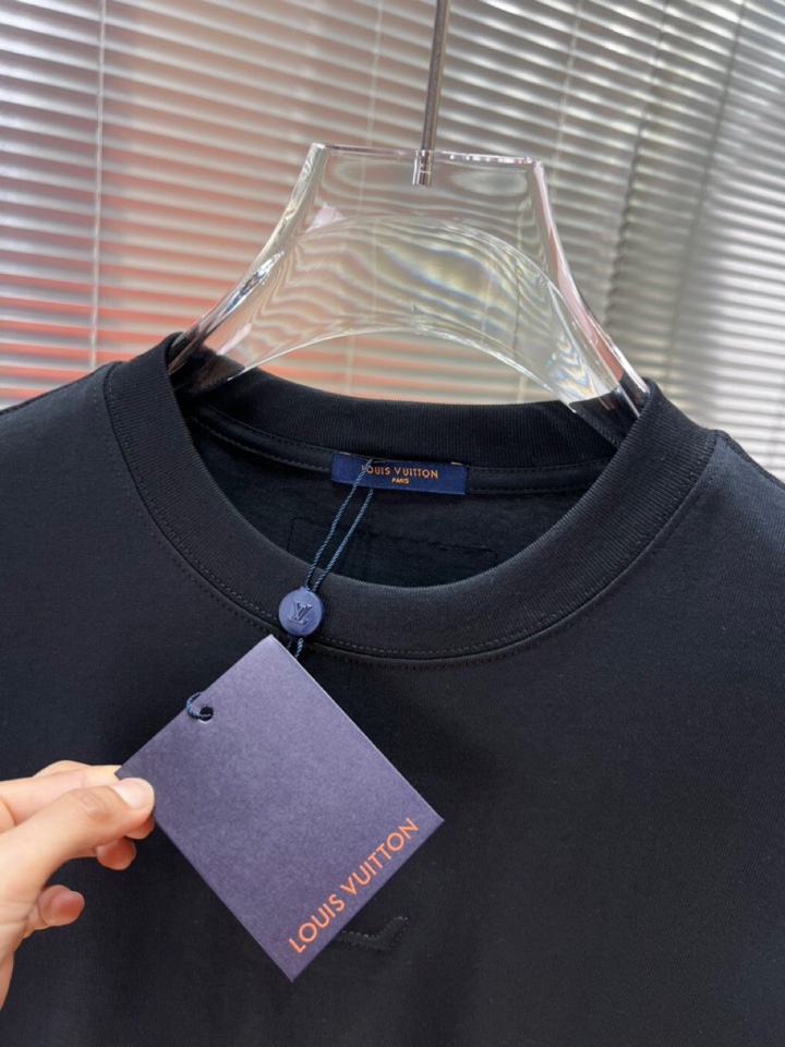 Louis Vuitton 路易威登驴家 LV2025新款圆领长袖T恤，男女同款情侣款，数码植绒发泡四叶
