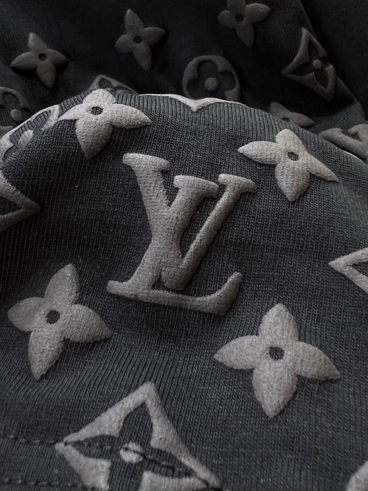Louis Vuitton 路易威登驴家 LV2025新款圆领长袖T恤，男女同款情侣款，数码植绒发泡四叶