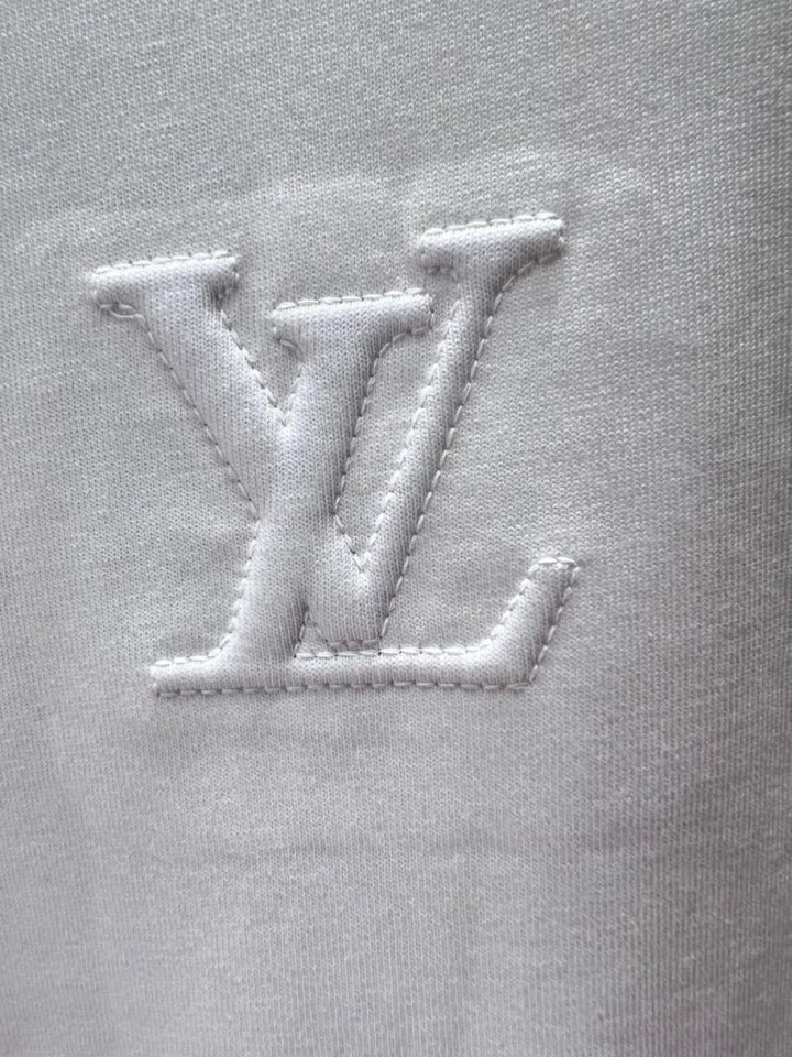 Louis Vuitton 路易威登驴家 LV2025新款圆领长袖T恤，男女同款情侣款，数码植绒发泡四叶