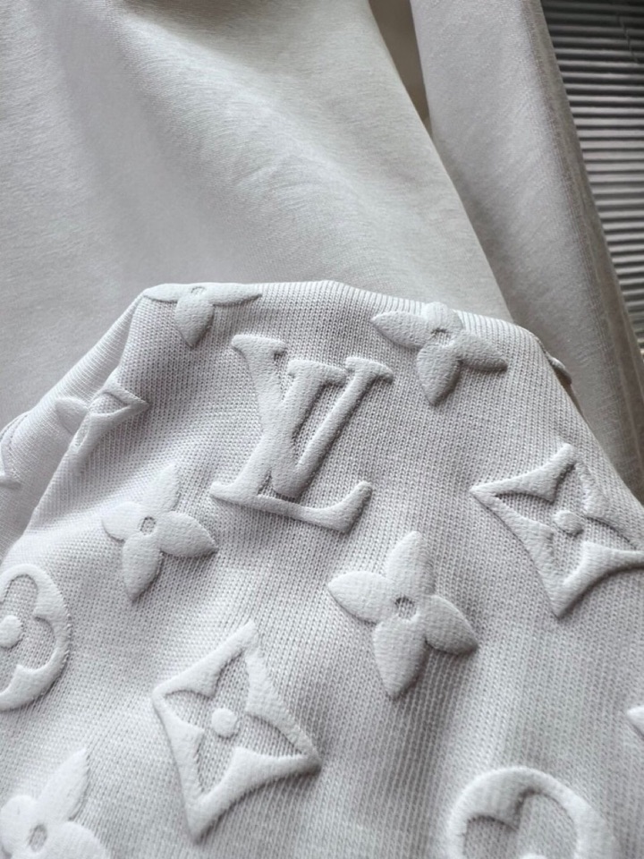 Louis Vuitton 路易威登驴家 LV2025新款圆领长袖T恤，男女同款情侣款，数码植绒发泡四叶