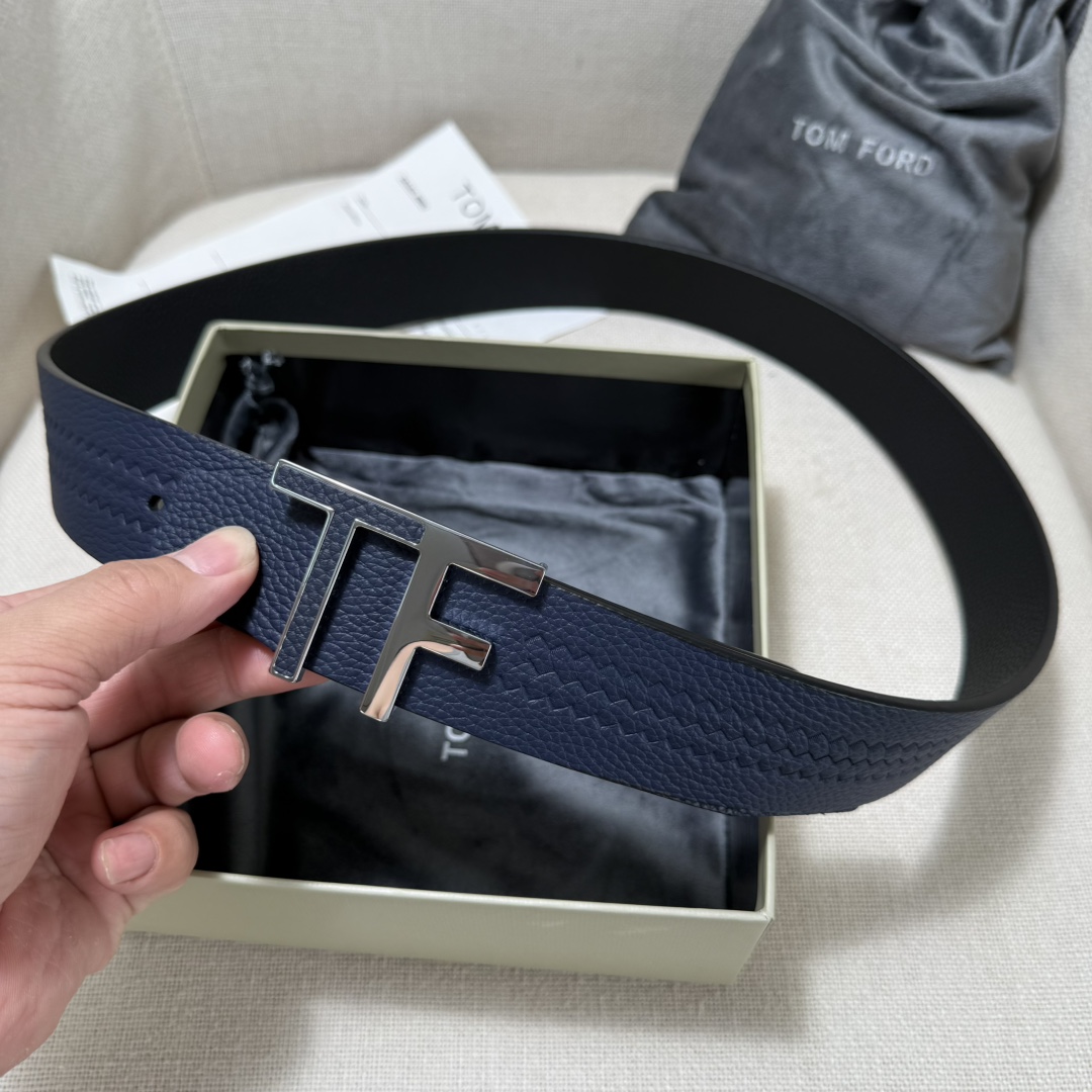 汤姆福特最新网红爆款双面头层牛皮专柜同步3.8宽新款上市了，原版牛皮，搭配铜扣，优雅，大方用的方便。谢谢