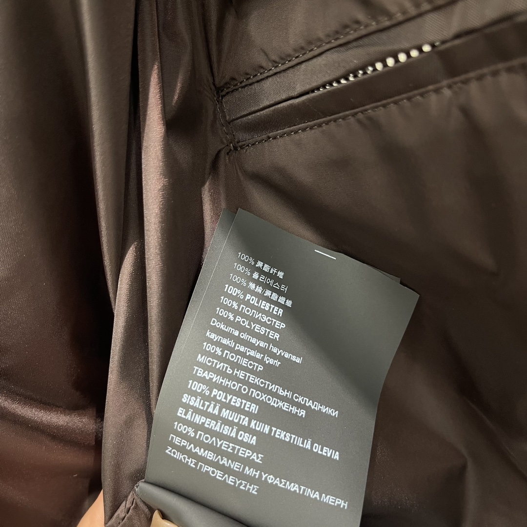 PD 25秋冬新款拉链翻领收腰尼龙外套 独家yb开发!高版出品!品相非常完美 舒适保暖 非常出彩的设计 