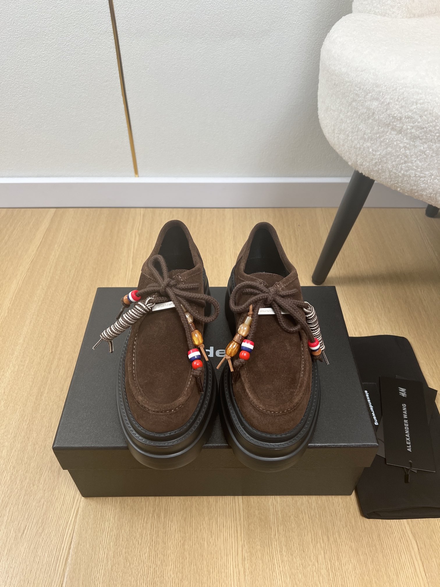 NO:546085,Alexanderwang｜Alexanderwang | 2025 King 2025 Autumn and Winter New Counter Latest Thick-soled Loafer Series. Obviously the same style is cool and spicy. The leg essence of the long-legged artifact is essential. All major bloggers from all walks of life have taken it!  Unique and fashionable, you must have a pair of king shoes this autumn... Original custom-made oxen jewel, inner sheepskin, original open molded rubber foamed sole, heel height 7cm, size 35-39 (34.40 custom non-return), loafers, alexander wang,loafers, sheepskin19860909Alexanderwang｜亚历山大王 | 2025 大王2025秋冬新品专柜最新爆款厚底乐福鞋系列 明显同款又酷又辣·长腿神器的腿精必备各路大博主都纷纷上脚！独特得来又时髦,这个秋季必须拥有一双大王鞋子…… 鞋面原版定制牛猄 内里羊皮 大底原版开模橡胶发泡大底  跟高 7cm 码数35-39（34.40 定制不退换）,乐福鞋,alexander wang,loafers,sheepskin,Women's Shoes